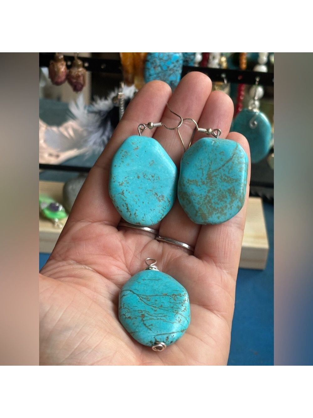 ARTISAN Hand Crafted Turquoise Colour Magnesite Stone Earrings & Pendant Set - Picture 4 of 9